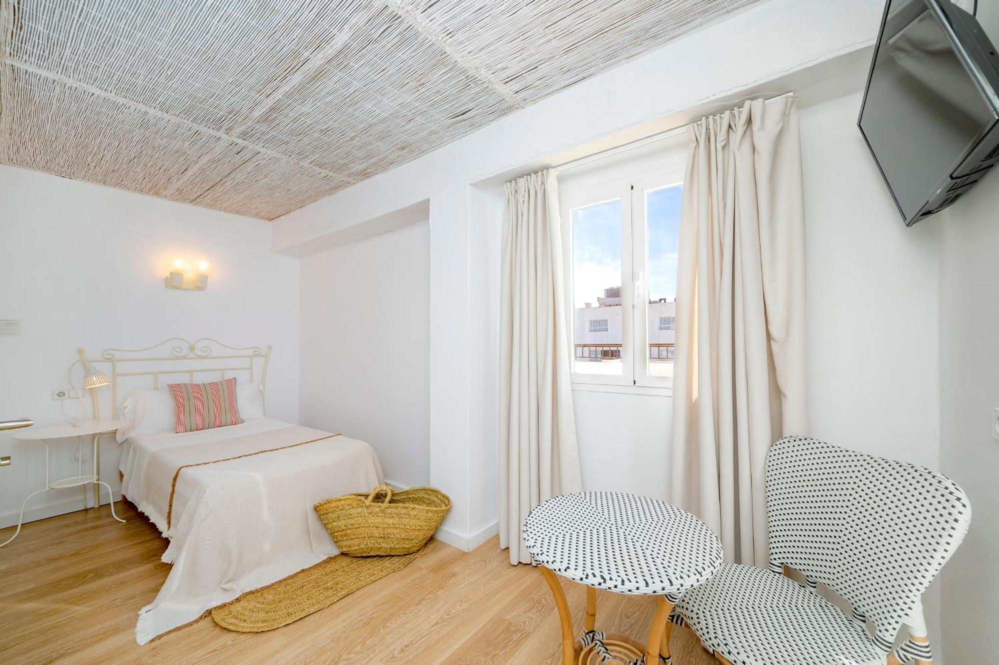 Can Beia Hostal Boutique (Adults Only) San Antonio  Ruang foto